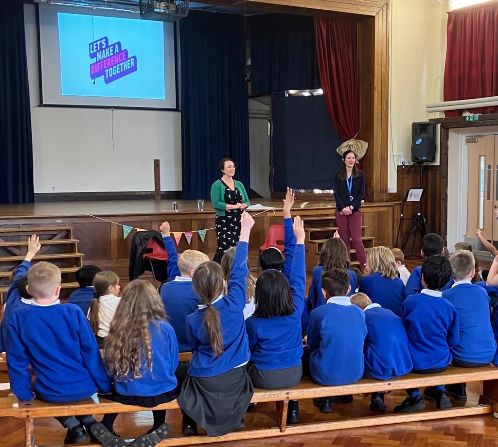 Thank you @CragsideSchool for inviting me to join Year 5 for their assembly as part of #ParliamentWeek. Some amazing questions ranging from my favourite part of being an MP to the climate crisis, visiting around the world 🌎 and space 🚀🪐@UKParliament #democracy