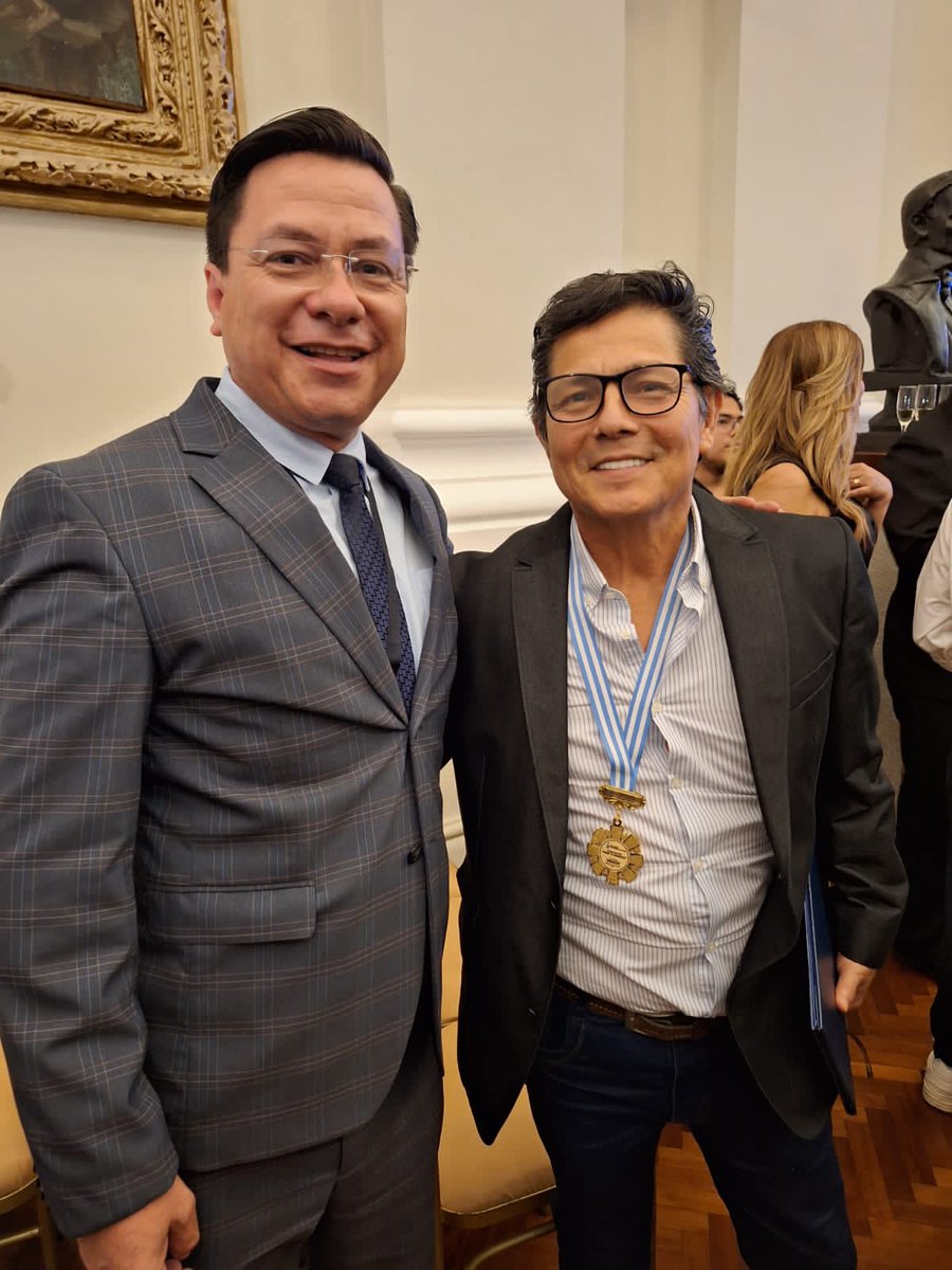 max_gaibor's tweet photo. La Gobernación del Guayas conmemoró 203 años de provincializacion, realizó una ceremonia de condecoraciones, presidida por el Gobernador Francesco Tabacchi, reconociendo la trayectoria a ciudadanos destacados en diferentes ámbitos
#Milagro presente!! https://t.co/FvERoCz5r3