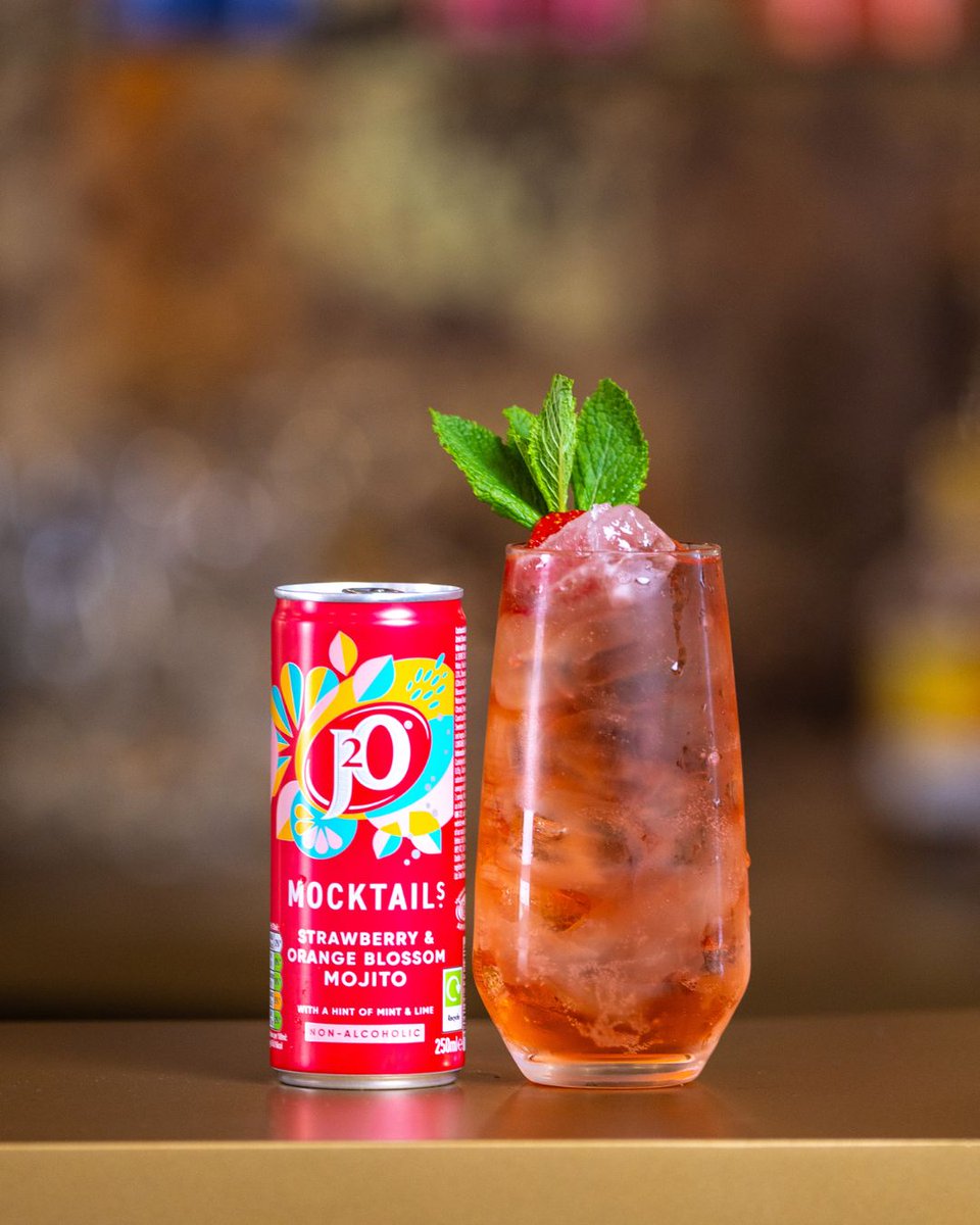 J2O's tweet image. A Friday night in calls for our delicious Strawberry &amp;amp; Orange Blossom Mojito 🍓 🍊 Throw a few ice cubes in a glass, add a sprig of mint and enjoy 🍸

#FridayFeeling #J2O #Mocktails