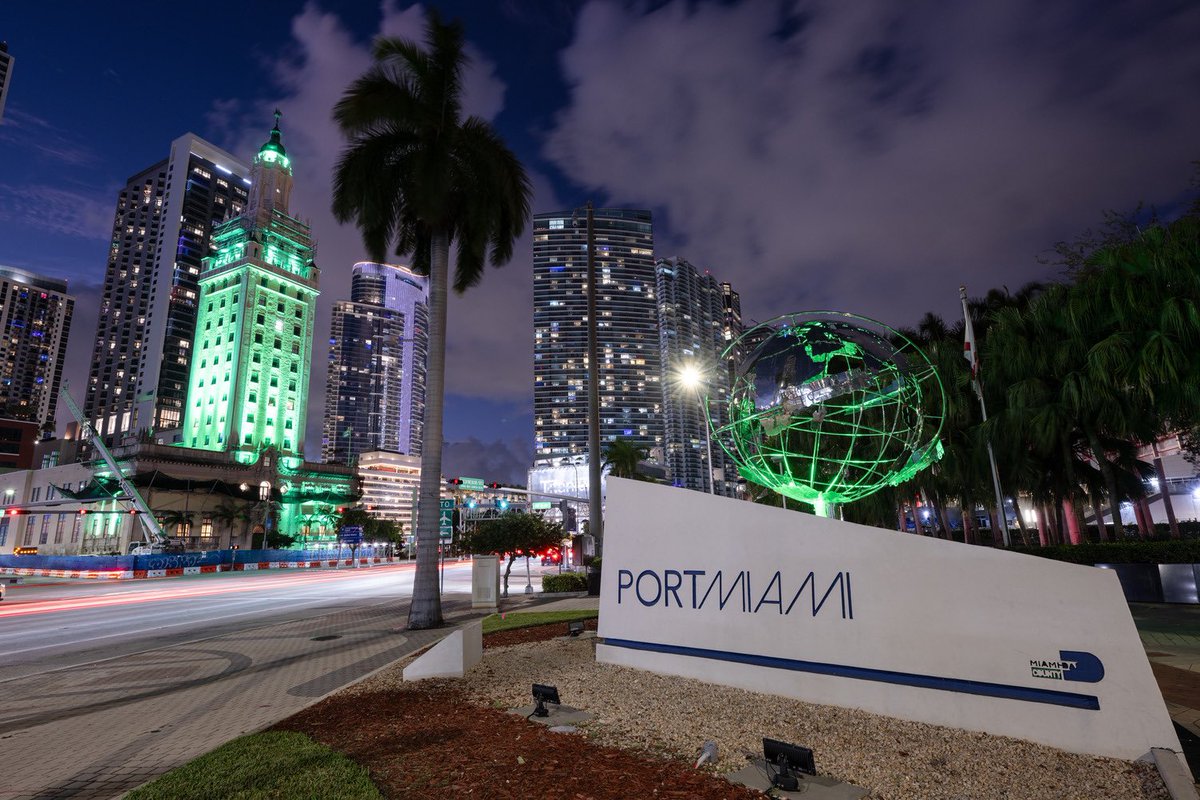 MayorDaniella's tweet photo. We're proud to announce that we've joined the National Association of Counties in honoring our veterans! 🇺🇸

Join us this Veterans Day in #OperationGreenLight, alongside @NACoTweets and @NACVSO_OFFICIAL as we light our @MiamiDadeCounty buildings in green in honor of veterans. 💚 https://t.co/hSdoOFaCSK