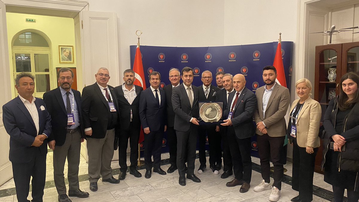 isifed_official's tweet photo. TC. Budapeşte Büyükelçiliğinde 
Müsteşarımız Sn. Özkan Duman, Ticaret Ataşemiz Sn.Tahire Nur Durmuş ile Macaristan ve Türkiye arasındaki ekonomik ilişkiler, yatırım ,teşvikler hakkında bilgi paylaşımında bulunuldu. https://t.co/nroQ0Wbv4s