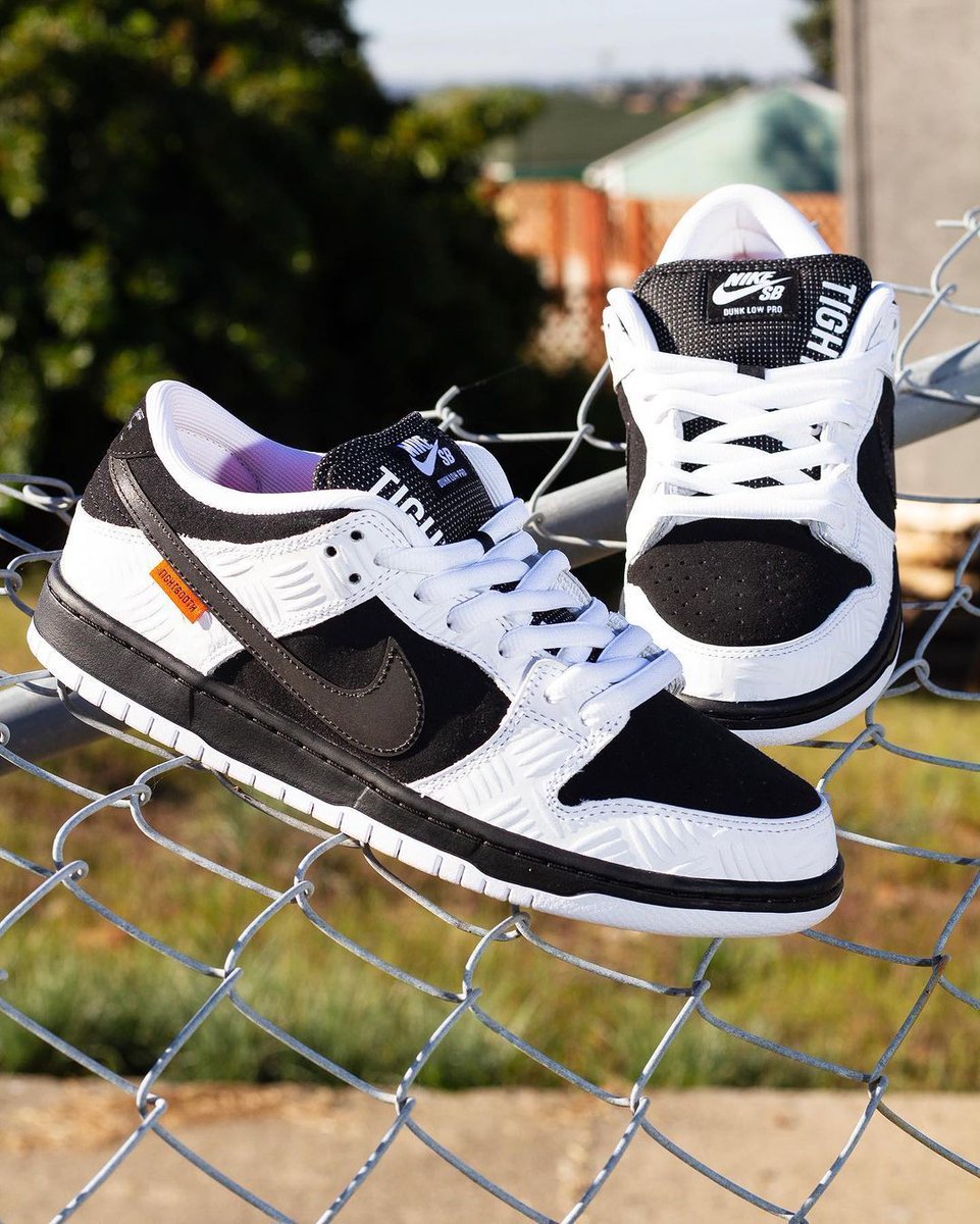 KicksFinder's tweet photo. Online raffle via CCS (Nationwide)
TIGHTBOOTH x Nike SB Dunk Low Pro

>> https://t.co/wUZs2P7KQI

Answers:
1. 2005
2. Shinpei Ueno
3. Osaka 
4. Lenz III 

Ends 1PM EST
RT &amp; Like to spread awareness https://t.co/xari8LGmrf