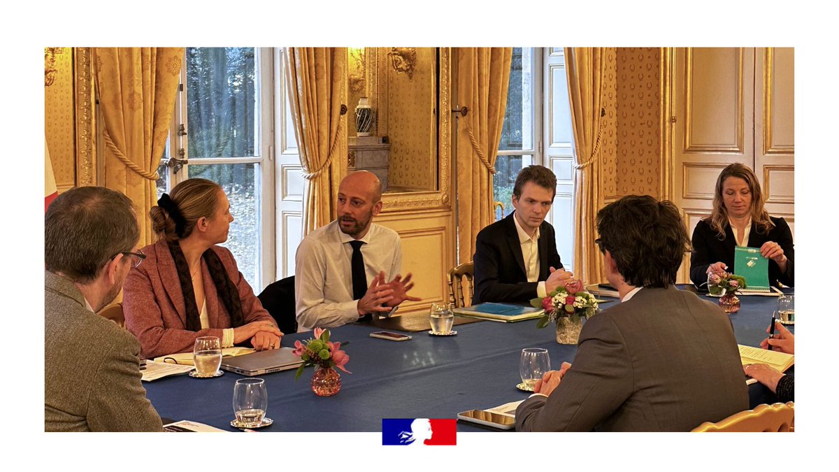 ✅Hier, remise du rapport Data et territoires à <a href="/StanGuerini/">Stanislas Guerini</a> avec <a href="/_DINUM/">DINUM</a> et 3 responsables politiques pour en savoir plus 👉numerique.gouv.fr/espace-presse/…