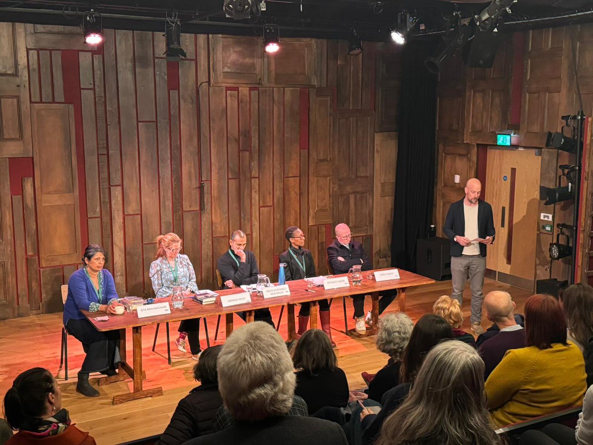 Piccie of last night’s lovely “Can Stories Save The World?” panel at the @TheStoryMuseum in Oxford. With the amazing @PiersTorday @SitaBrahmachari & @PatienceAgbabi Chaired brilliantly by Pablo Mukherjhee. A gorgeous evening full of hope. 💚