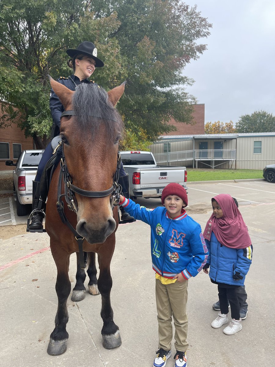 LeeMcShanJr's tweet photo. Mighty Mustang Career Day 🚑🚔🐴 https://t.co/IJQdmBj1H1