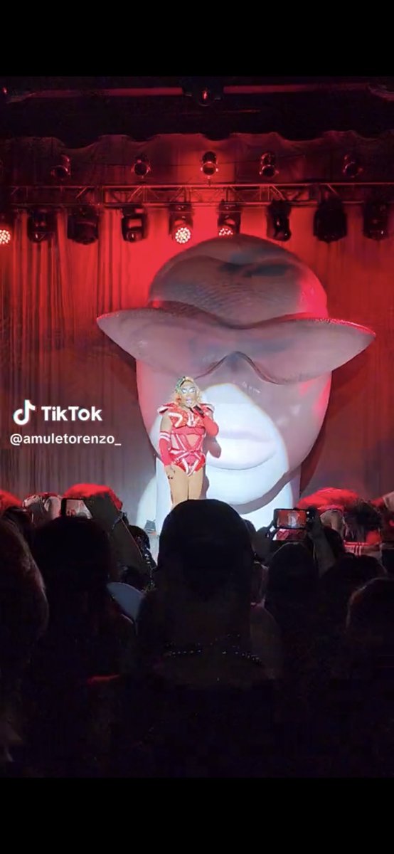 niominauthor's tweet image. Thank You for putting a smile on my face a joy in my heart, with good laughs. @todrick 👑🌸thanks so much for the birthday love. Happy to be apart of the 50’s club now #badassqueen #bossbabe💕🥳🍾🥂🗽 PS Dinner on me next time your in NYC