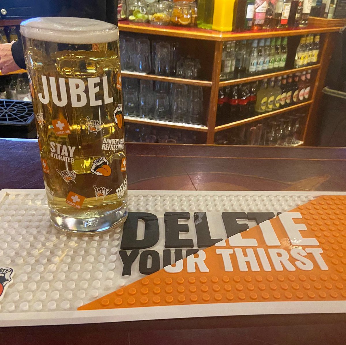 the_wig_norwich's tweet photo. Delete your thirst at the Wig with Jubel Peach lagerππΊ
This subtly fruity pint inspired by the Apres Ski lifestyle is the ideal way for you to relax after a long week at work so why not come down and give it a try! π
#newbeer #newlager #jubel #deleteyourthirst #norwich https://t.co/JelV7r1i48