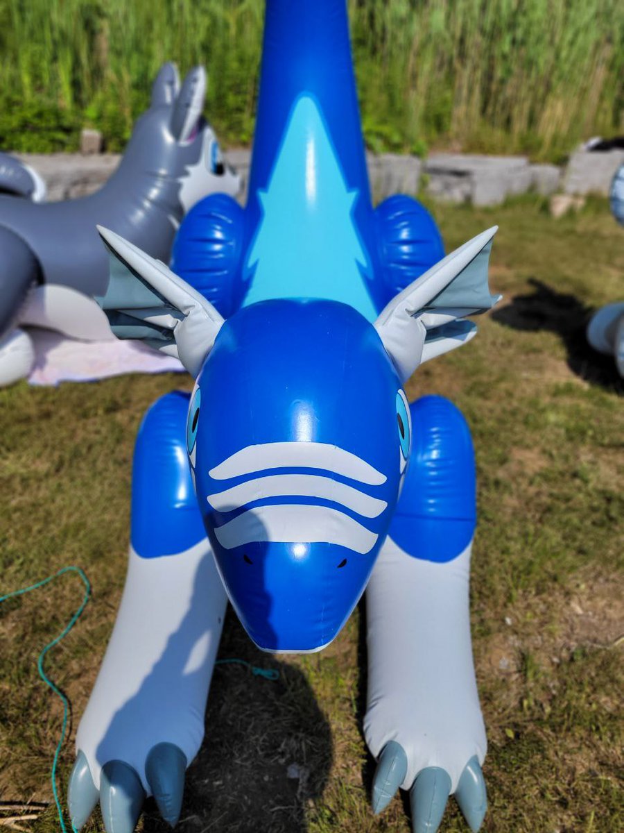 EclipseDurr's tweet image. Relisting my Gen 2 Aaron, seller backed out after paying :/ 

Condition is good, no leaks. Small patch on front leg from a pinhole leak, ears are reinforced. 

Need 1800usd, will take payment plan as long as 50% is up front and is paid off in a month

I really need the money x.x