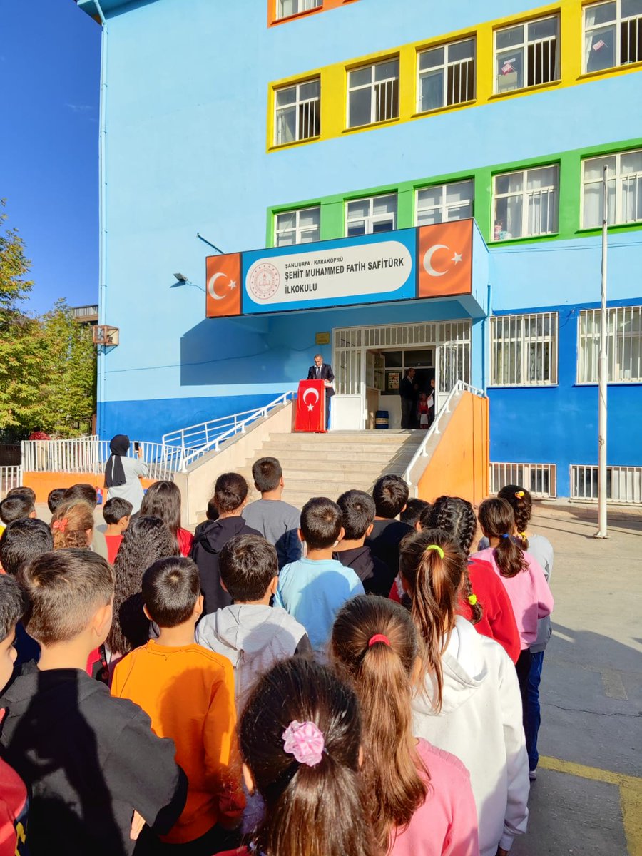 Türkiye Cumhuriyeti' nin kurucusu ve yeniliklerin sahibi olan Atatürk, fikirleri ile her zaman yaşayacak ve yaşatılacaktır.