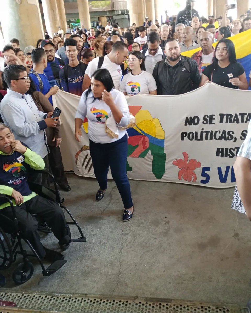 mppeduniv's tweet photo. #EnFotos 📸|| Este 9 de noviembre #Fundayacucho participó en el proceso de Adhesión de Partidos, Sectores y Movimientos Sociales ante el Centro Nacional Electoral, Sector Universitario.

#Venezolanos5VecesSí https://t.co/B1aAXBXBDC