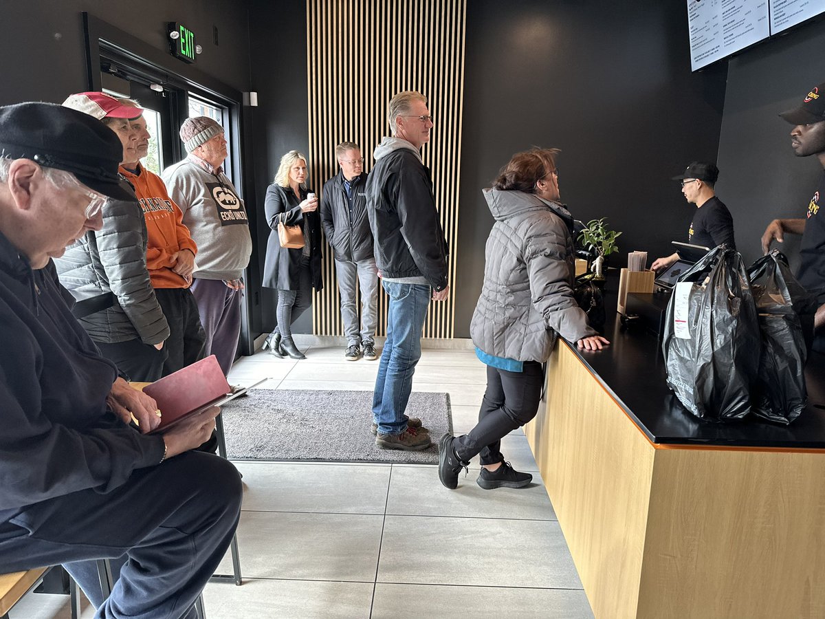 melchert's tweet photo. Opening day at Yen Ching! https://t.co/DlVZAkHMpz