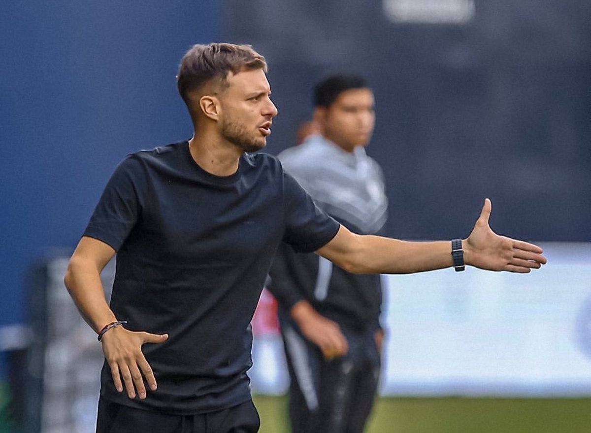 🚨EXCLUSIVA: MARTÍN ANSELMI NUEVO DT DE CRUZ AZUL🚨

El actual DT de Independiente del Valle llegará a la máquina en diciembre. 

Es el elegido por Iván Alonso.