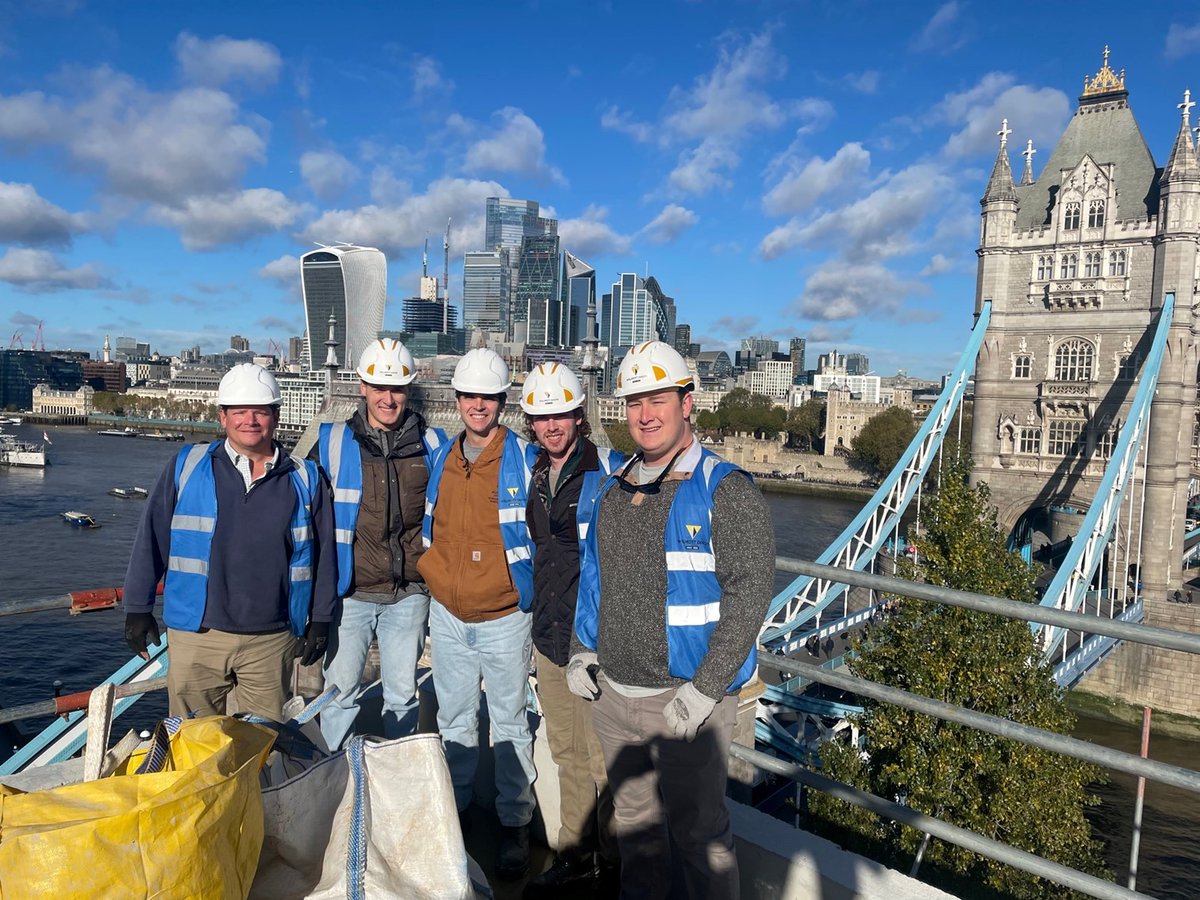 We had the pleasure of showing students from @AuburnU around TBC.London, explaining the retrofit approach when close to listed buildings. The Accumulator Tower & Chimney Stack is a Grade II-Listed Building preserving the @TowerBridge hydraulic power plant.