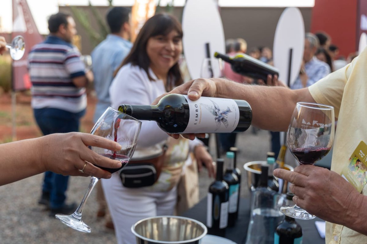 Con la presencia de autoridades nacionales y provinciales, junto con representantes del sector privado, se realizaron las III Jornadas Nacionales de #TurismoDelVino en #LaRioja. 🍷

👉 bit.ly/Turismo-del-Vi…

#ArgentinaTierraDeVinos 🍇🇦🇷