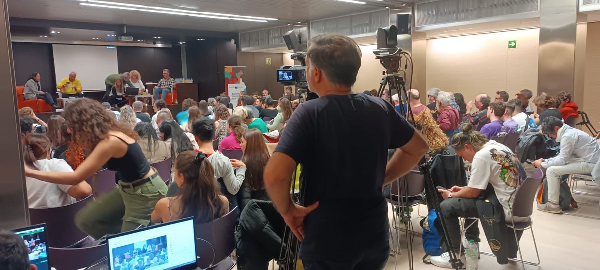 Hem participat a les XXII Jornades de #Salutmental de Nou Barris, consolidades com una cita anual de <a href="/Bcn_NouBarris/">Districte de Nou Barris</a> i també per molts professionals,primeres persones i familiars d’arreu, mantenint el lliure accés i la gratuïtat. 
Avui sala plena tot el dia! Fins l’any vinent !