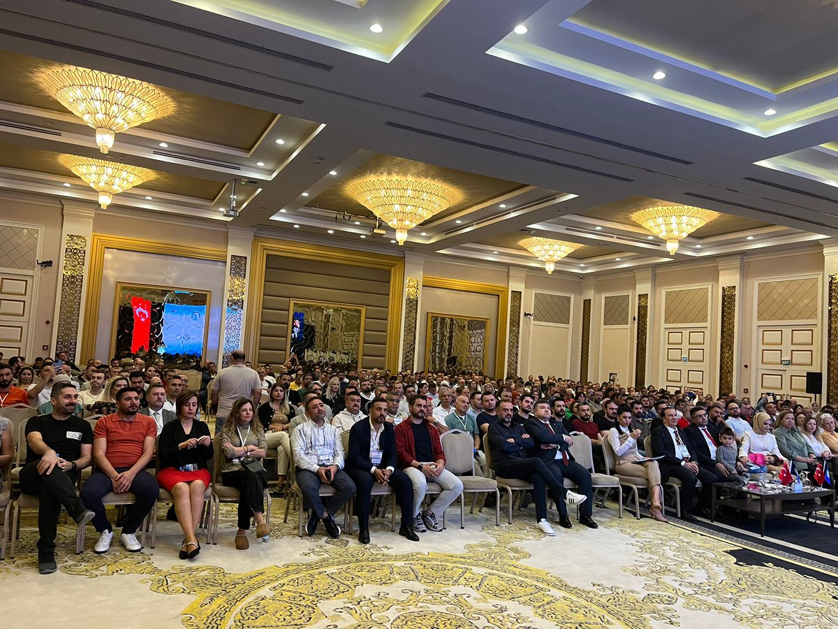 Özel Özel Eğitim Kurumları Dernekleri Federasyonu olağanüstü genel kurulunda genel başkan vekilimiz Sabahattin Yıldız Antalya organizasyonu ve genel faaliyetler hakkında bilgilendirme konuşmalarını yapıyorlar.