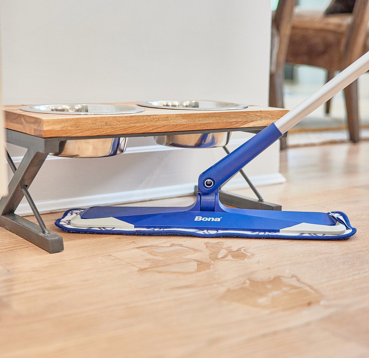 The Bona Premium Microfiber Mop: Our 3-in-1 complete cleaning system that makes it possible to sweep, mop, and polish all floor types with just one mop. bit.ly/3tYuY3k