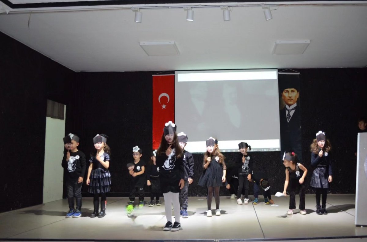 kozluvtb's tweet photo. 10 KASIM ATATÜRK'Ü ANMA GÜNÜ KAPSAMINDA OKULUMUZDA GERÇEKLEŞTİRİLEN ANMA PROGRAMI https://t.co/YkfB56KocX