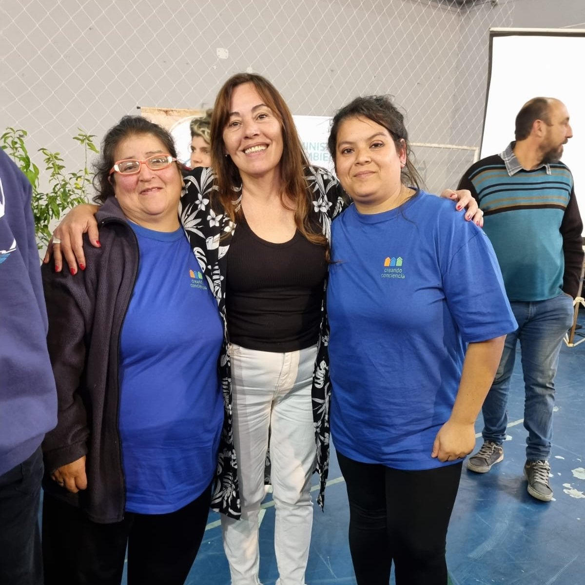 conarcoop's tweet photo. de dicho ministerio y el intendente local @fabiancagliardi💻
😌De la actividad participaron integrantes de las cooperativas #SanVicenteRecicla, @reciclandocon, @CBayauca, #LaUnión y @CoopCreando entre otras. Aquí algunas imágenes del encuentro.✨ https://t.co/8dil2Aj1Mr