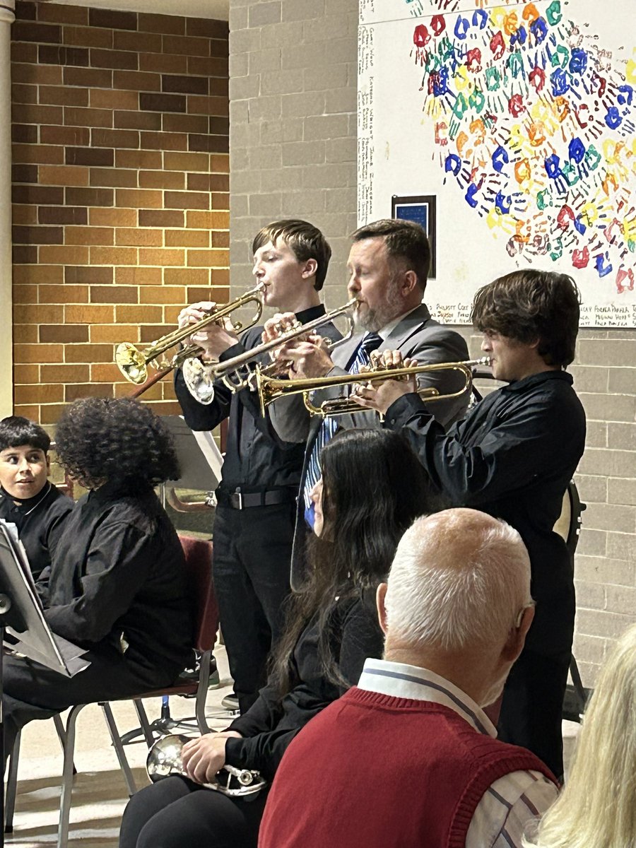 DiscoWhipple's tweet photo. We honored Veteran's Day with an assembly. Thanks to our band and choir for their performances! https://t.co/pQxiNEsqlc