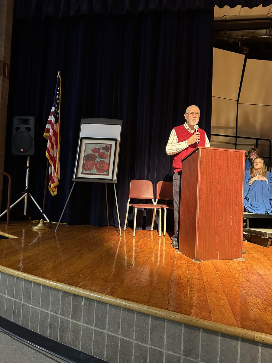 DiscoWhipple's tweet photo. We honored Veteran's Day with an assembly. Thanks to our band and choir for their performances! https://t.co/pQxiNEsqlc