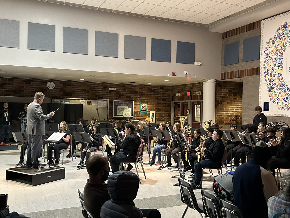 DiscoWhipple's tweet photo. We honored Veteran's Day with an assembly. Thanks to our band and choir for their performances! https://t.co/pQxiNEsqlc