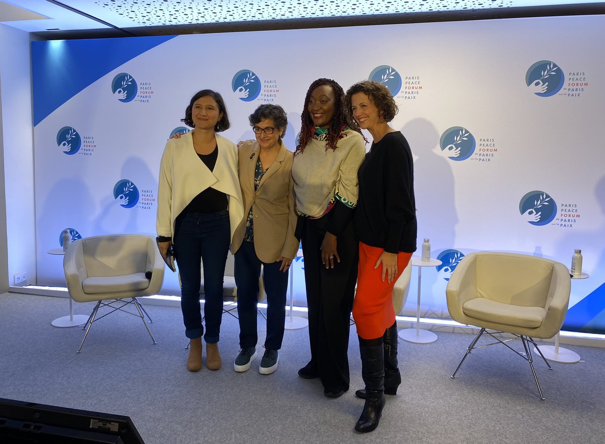 Amazing #ParisPeaceForum2023 roundtable w/ 4 feminist top players generously sharing their expertise on #Feministforeignpolicy

They highlighted progresses (Latin America, soon Africa) & challenges of deep-rooted inequalities (Women, Peace & Security Agenda, anti-rights backlash)