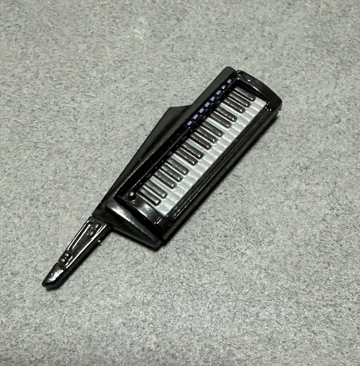 ミセス　メメル　キーホルダー　korg ミニチュア　ショルダーキーボード付き ミセス メメル キーホルダー korg ミニチュア ショルダー