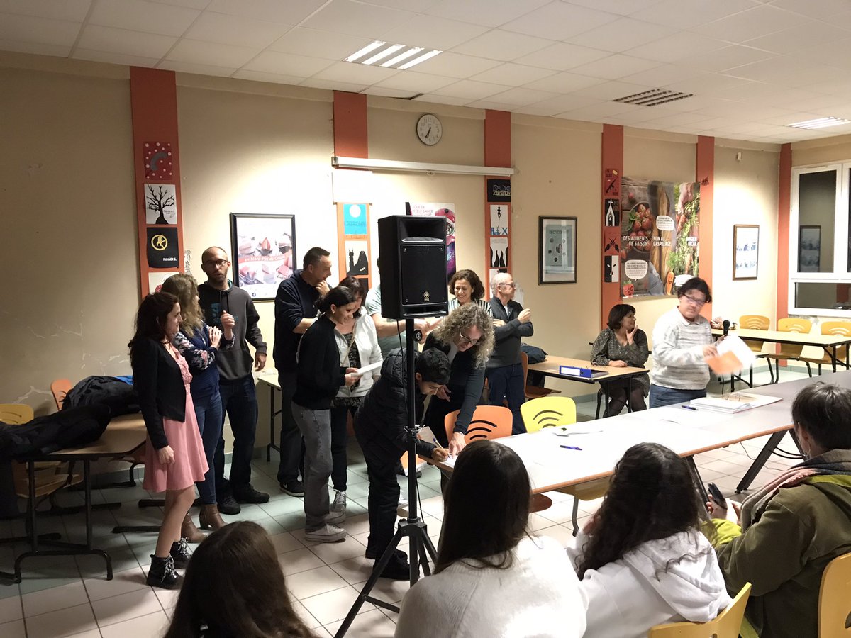 CollegeX2M's tweet photo. Remise des diplômes du #CFG et #DNB au collège #croixdemetz , bravo à eux. https://t.co/kv4QIyqFLp