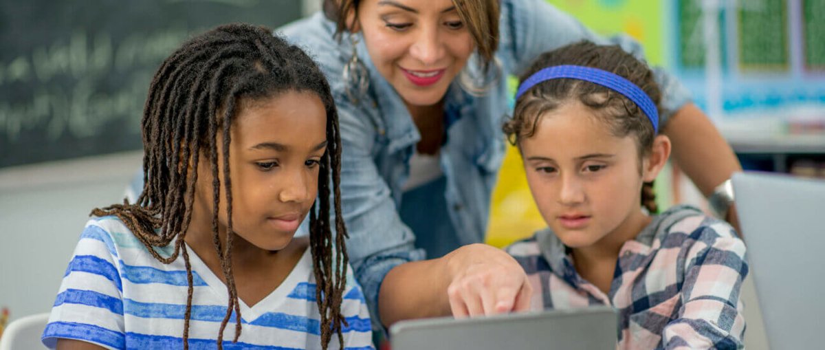 💥 Blog 💥 

En este último blog, descubre como los alumnos pueden mejorar su rendimiento y autonomía, gracias a los contenidos e intercambios siempre accesibles a través de las #tecnologías de la información y la comunicación (#TIC). bit.ly/47dMjUM #educacion