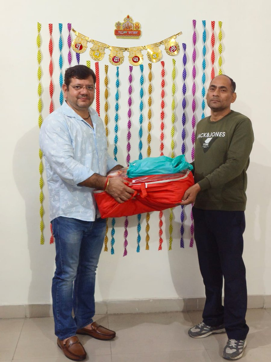 College mein Chhatra chhatraon dwara Rangoli banai gai aur college ki director dwara samast staff ko dipawali gift Diya Gaya