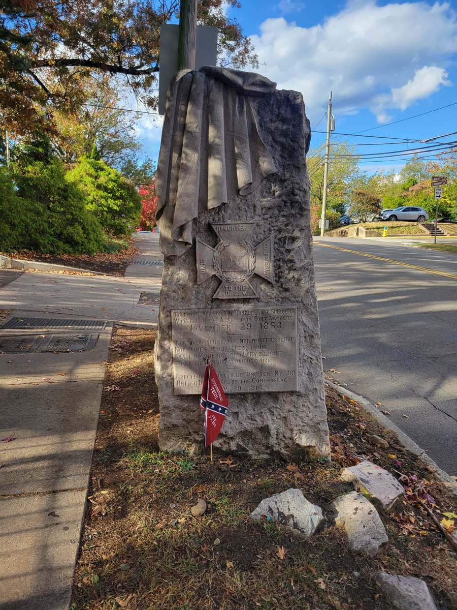 SpringHillSCV's tweet image. Our camp visited and placed a flag at the Ft. Sanders Confederate Monument in @CityKnoxvilleTN  for #VeteransDay.  #veteransdayweekend