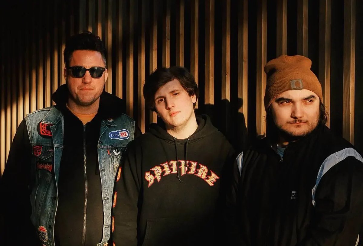 Wave Pressure (@wavepressuremag) on Twitter photo Two Trains Left lanza nuevo sencillo, "Comfort Zone"
📸: Alexis Fontaine
wavepressuremag.com/two-trains-lef… Two Trains Left lanza nuevo sencillo, "Comfort Zone"
📸: Alexis Fontaine
wavepressuremag.com/two-trains-lef…