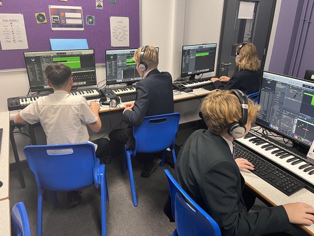 Our year 9 GCSE students have made an excellent start to the term looking at composition skills on Logic Pro X in our Mac suite.