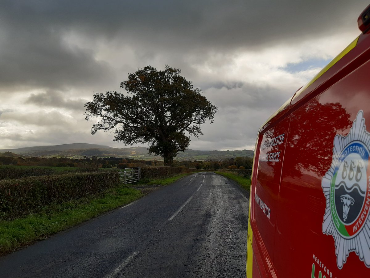 HWFRSHydrants's tweet photo. Spent the start of the week in the villages towards the western  fringes of our service area ,near the Welsh borders. Dodging the incoming heavy showers. 

These local characters🎃🎃🎃🎃 however were looking a bit cold and waterlogged. https://t.co/kOEz8sgAfL