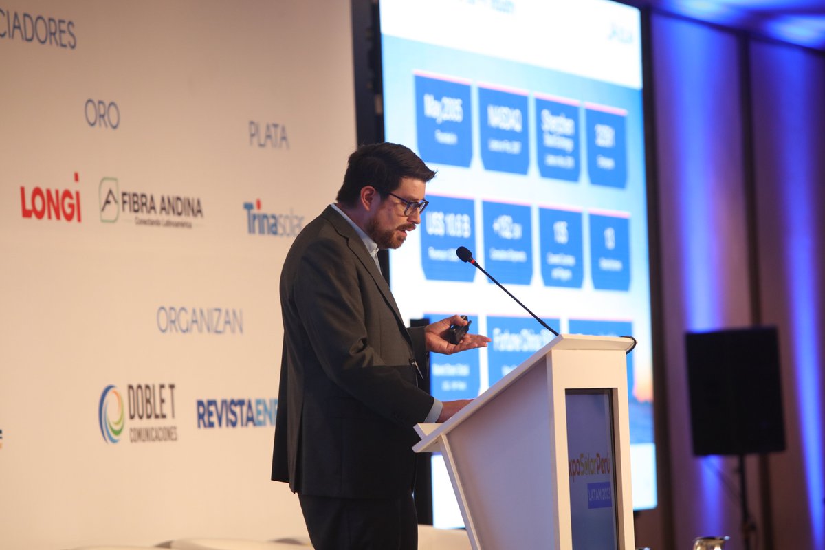 exposolarpe's tweet photo. #Conferencia | La Expo Solar Perú Latam 2023 sigue deslumbrándonos, y ahora es el turno de Víctor Sobarzo - @JASolarOfficial. Víctor nos mostró los productos de la compañía, destacando sus innovaciones más recientes en la energía solar.​
#energiasolar​​
#ExpoSolarPeruLatam https://t.co/NMMXVwqC5P