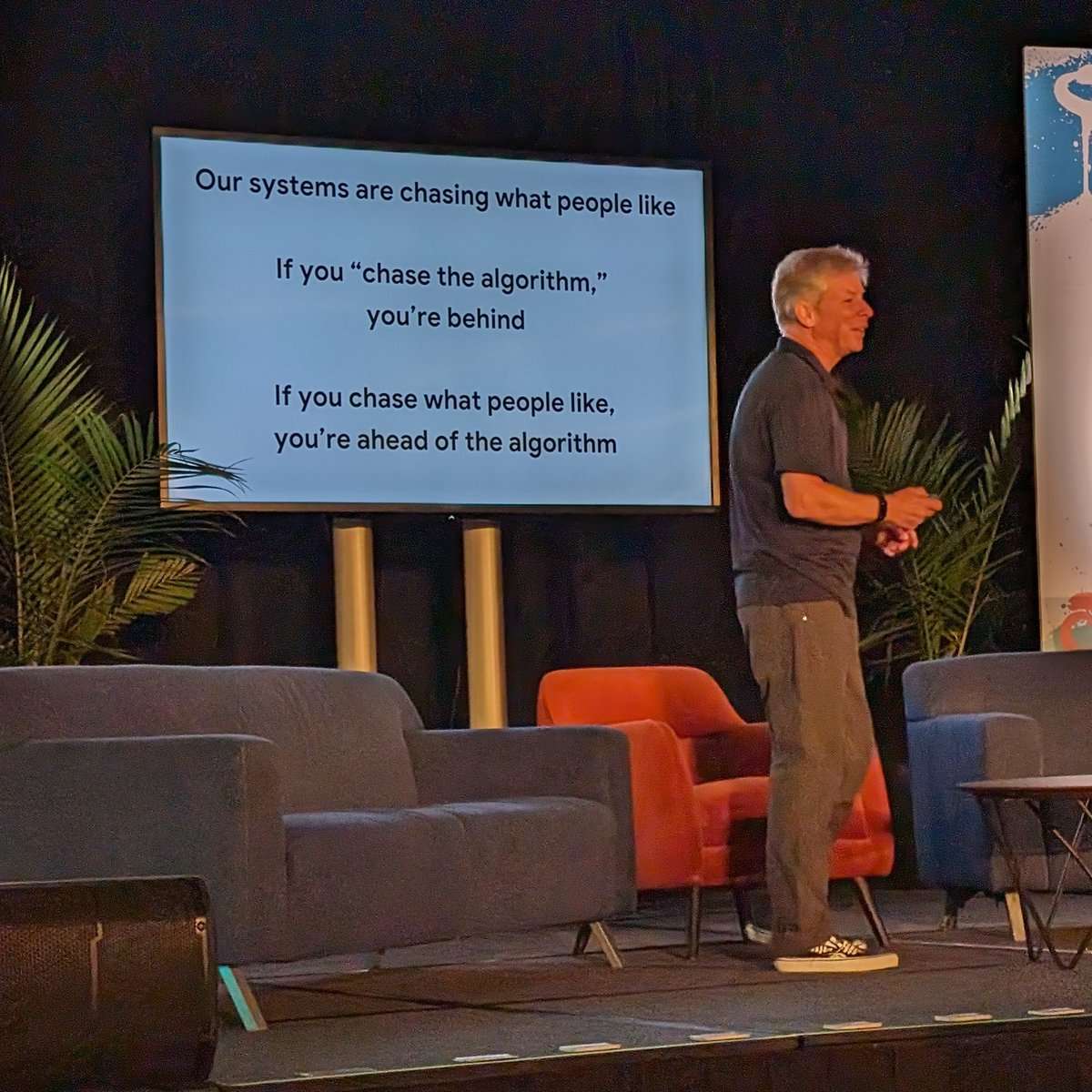 ndyjsimpson's tweet image. "If you 'chase the algorithms' you're behind" - @searchliaison 
#brightonseo