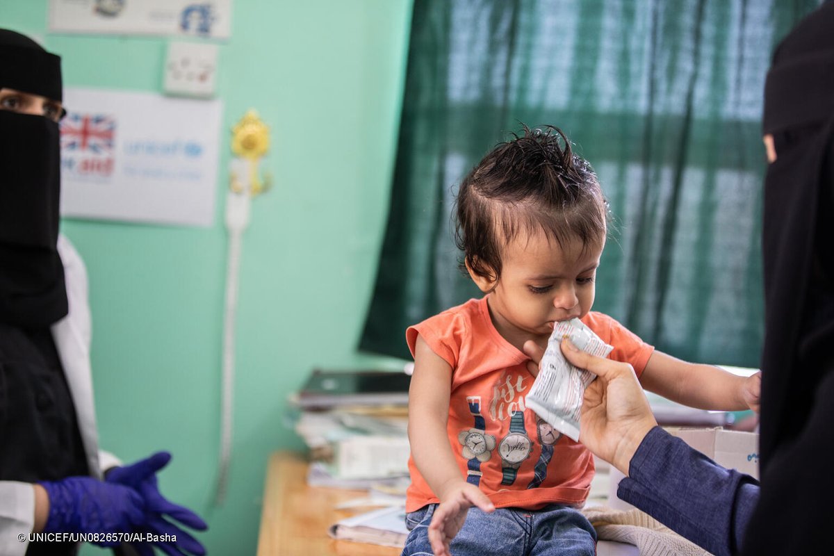 🌟 Ahed Hudhaifa, receives life-saving Ready-to-Use #Therapeutic Food at Al-Laqiah Health Centre in Al-Mudhaffar District, Taiz Governorate, Yemen.
UNICEF ensures children like Ahed get the #nutrition they need.

#ForEverChild, a healthier future! 💙