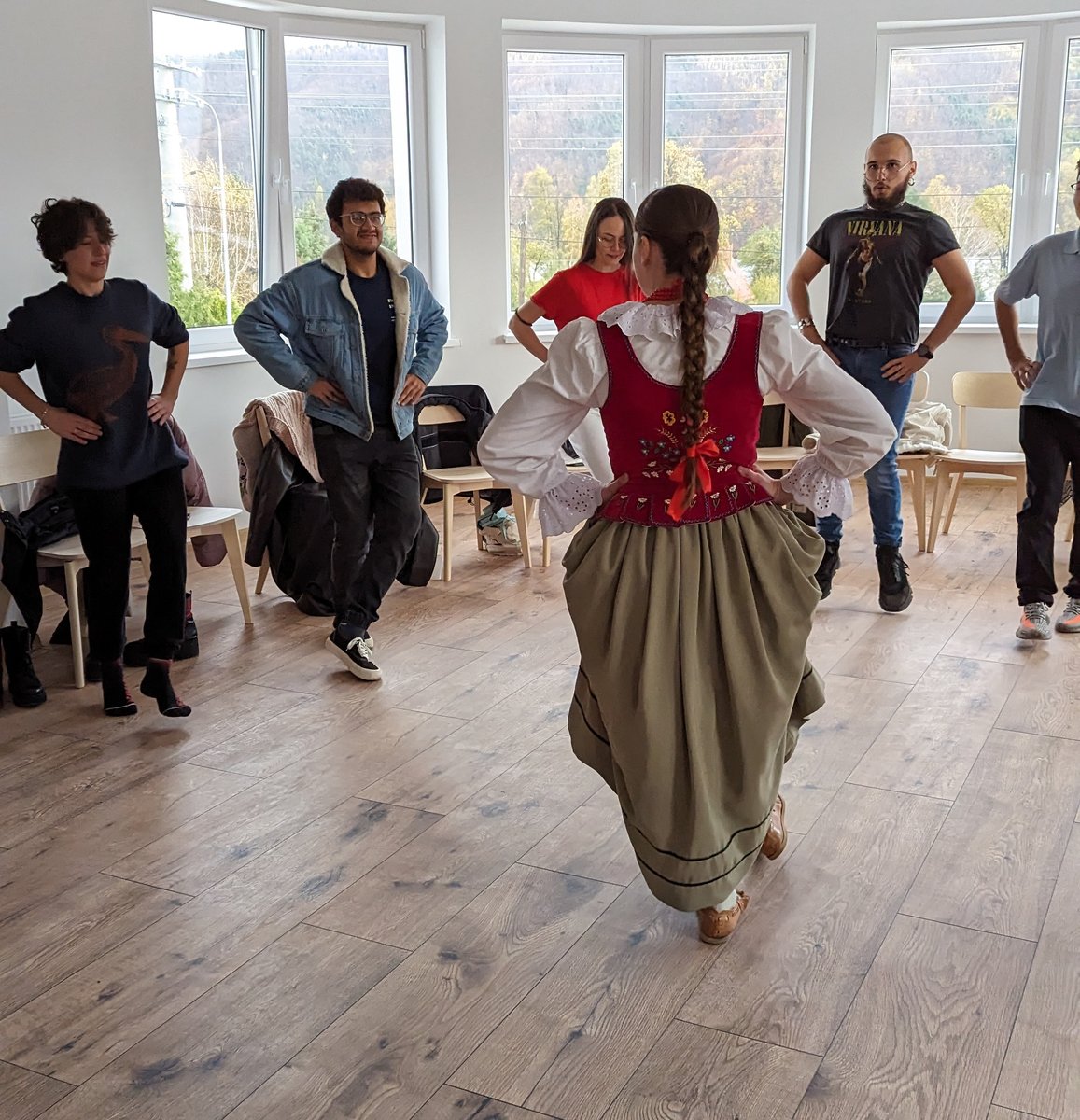 Zorganizowaliśmy wyjątkową lekcję kultury w "Społeczniku", prezentując tradycyjne tańce i pieśni Żywiecczyzny. Emocje i pasja naszych instruktorów zachwyciły uczestników! Bądźcie z nami, aby nie przegapić nadchodzących wydarzeń!
#KulturaLudowa #TradycjaŻyje #OśrodekSpołecznik 🎶