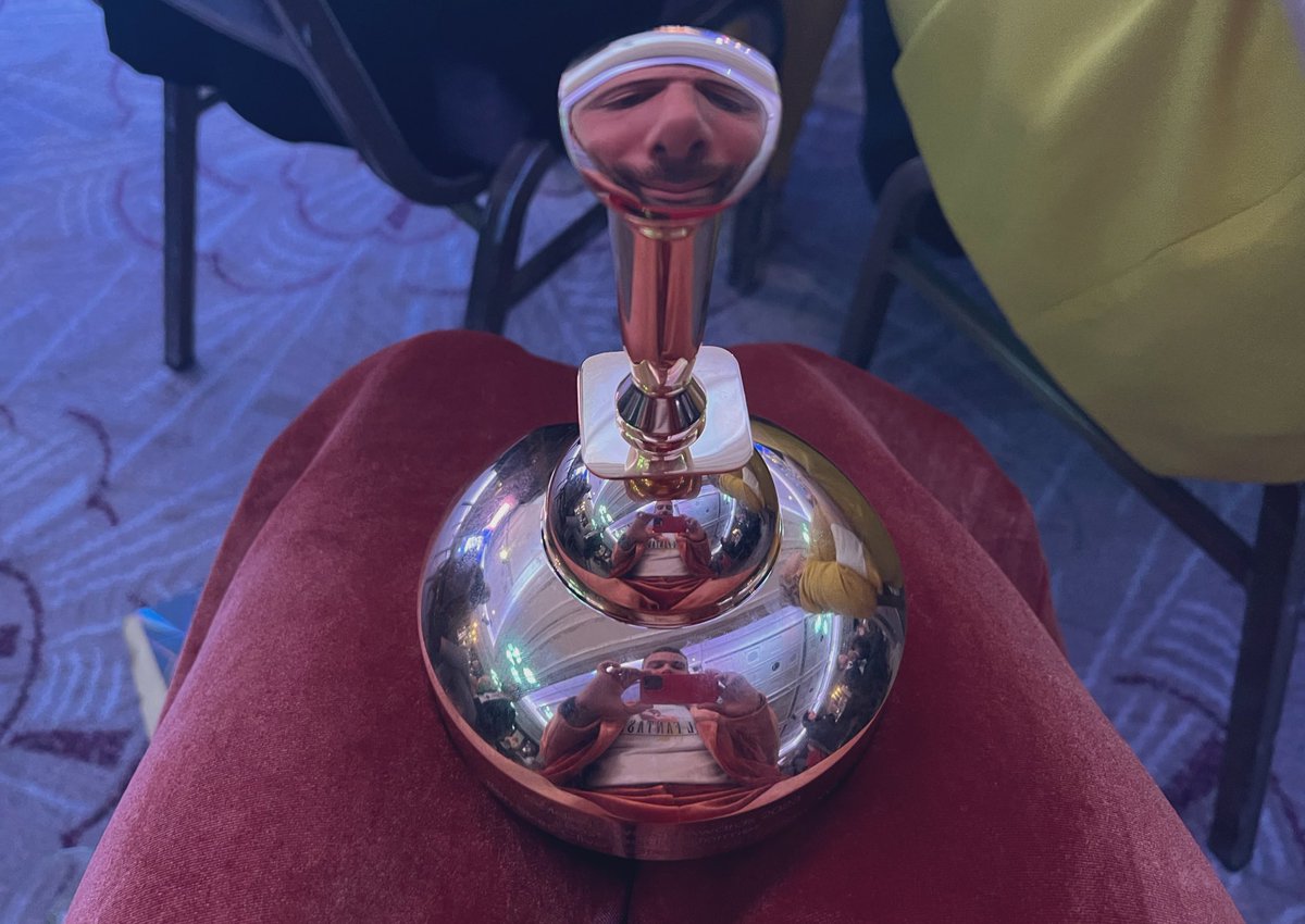 The_Ben_Starr's tweet image. Clive won a statue. #FF16