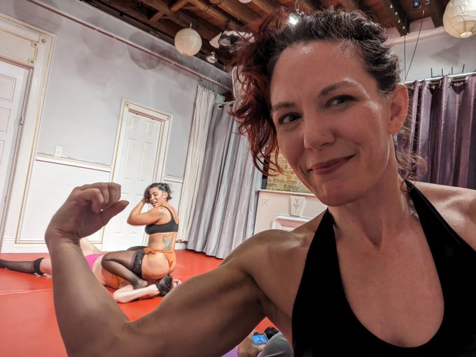 My video for the day, I get to watch this fun &amp; wild sexy stocking beat down between @EnchantressSahr<a href="/tag/summerreigns"class="tags"><span>#summerreigns</span></a><a href="/tag/cvltvs"class="tags"><span>#cvltvs</span></a>