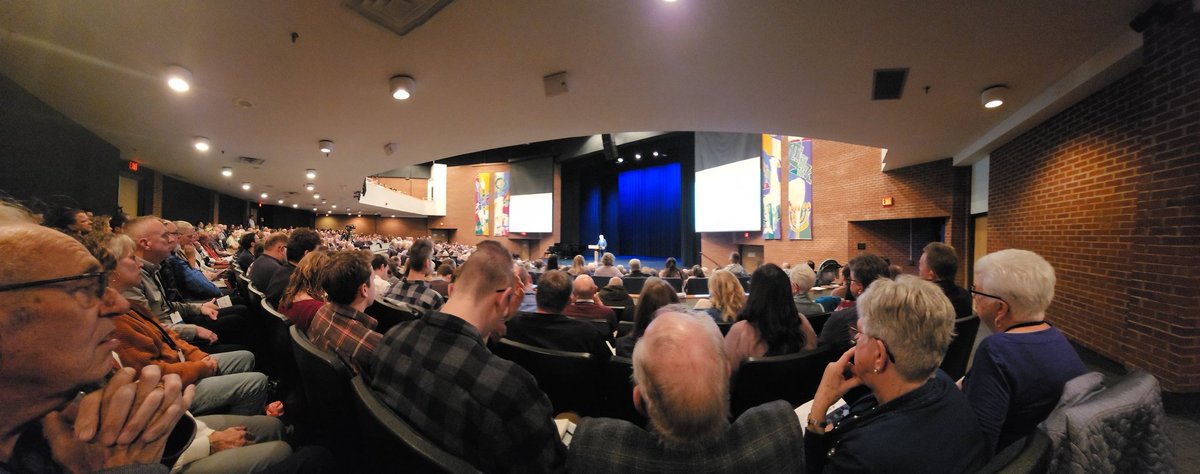 mrozbarry's tweet photo. Lots of quiet listening ears with Steven Lawson preaching on Salt and light #ligcon https://t.co/e5z8D27zBb