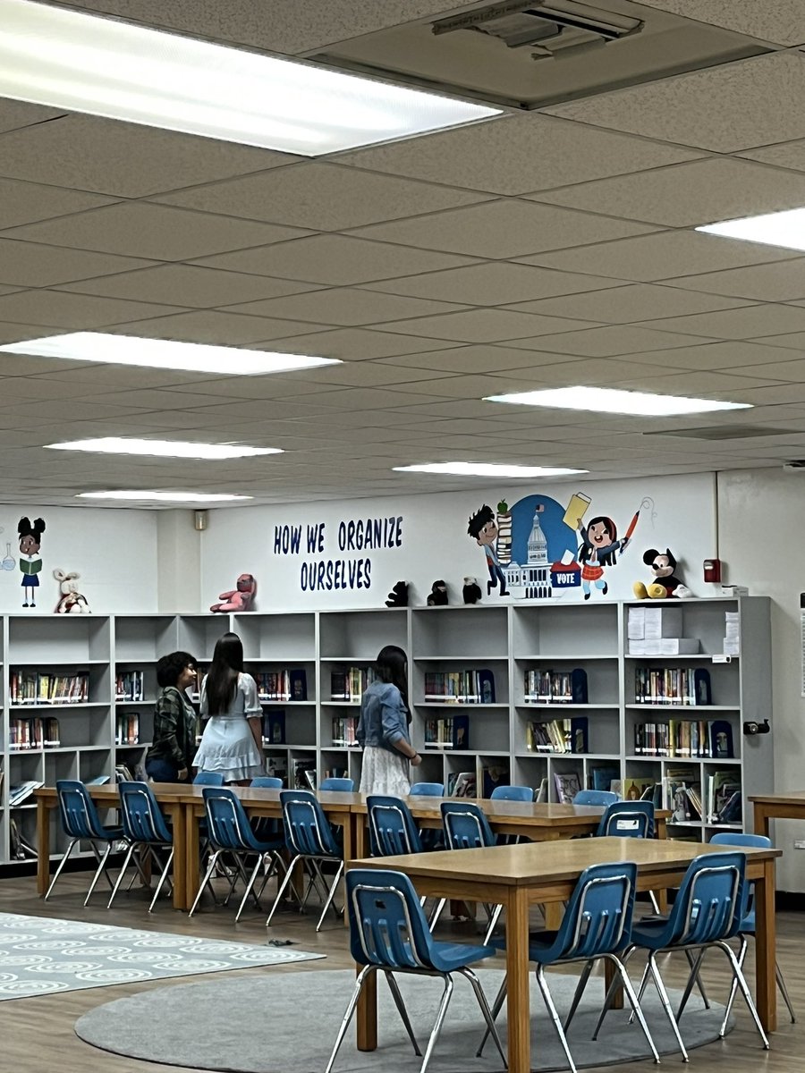 Grand Opening of the library after the 5th Grade Class of 2020 donated their funds to have new @ibpyp murals added.  🎉 📚 🌎 
-Thanks for the scissors @HCPrecinct4