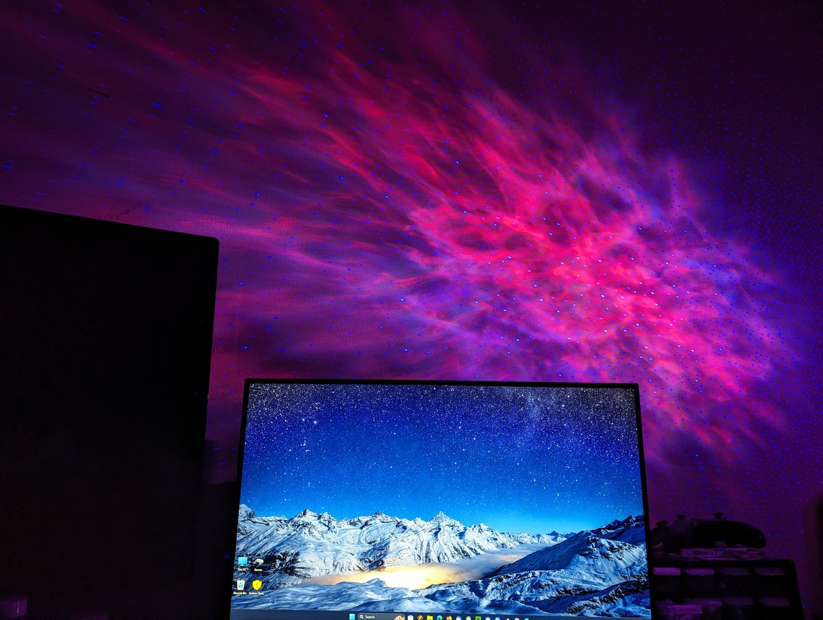 dj4aces's tweet image. Thanks again to @stellerarts for suggesting BlissLights. I was finally able to grab one today, and am looking forward to playing with it more... but for now, this is nice to relax to.