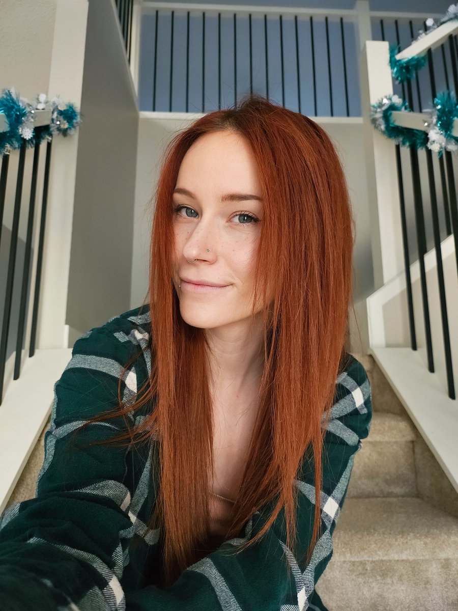 LIVE :) Minecraft All the Mods 8 then Overwatch 2 later.  
youtube.com/@Catziilla
twitch.tv/catziilla