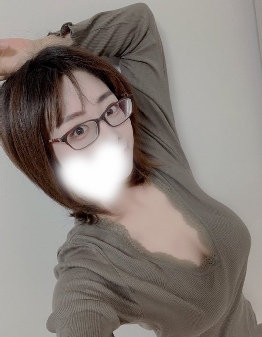 さっむ❗️おはよ!
ヒートテック(写真のやつ)着ました😂
あったけーババシャツ披露😂 