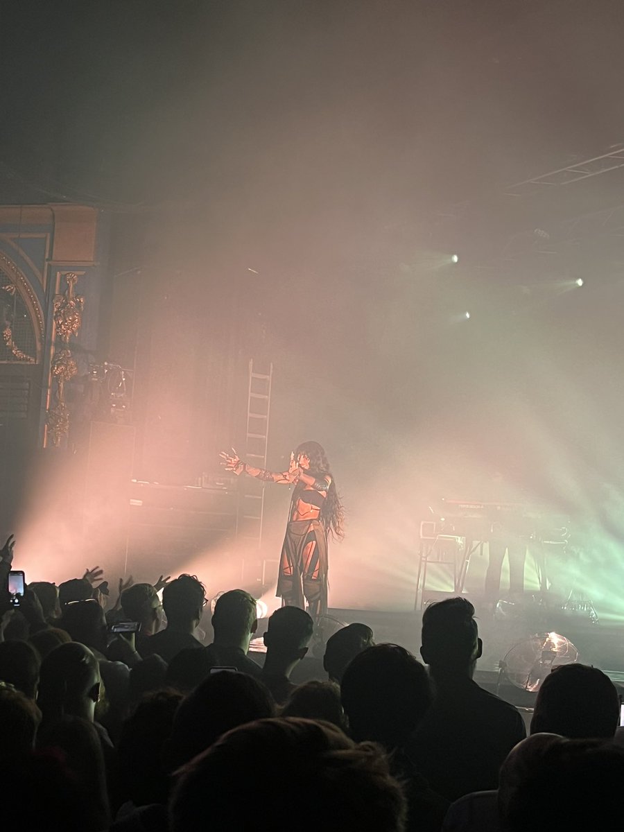 _ellerob's tweet photo. @LOREEN_TALHAOUI you were unreal tonight I know you saw the 🫶❤️ https://t.co/iKko47z5QF