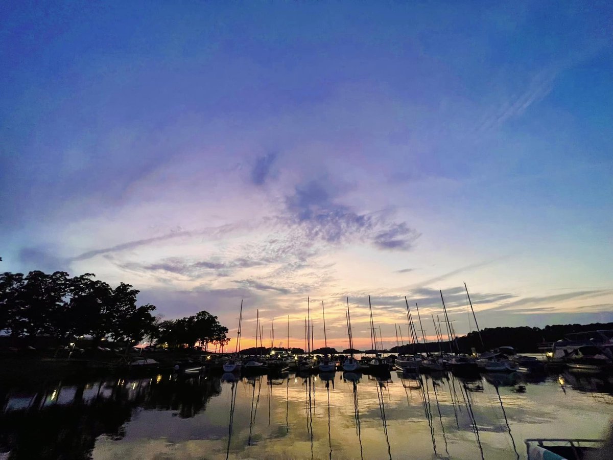 Friday nights are just better at the lake ⛵️🌞