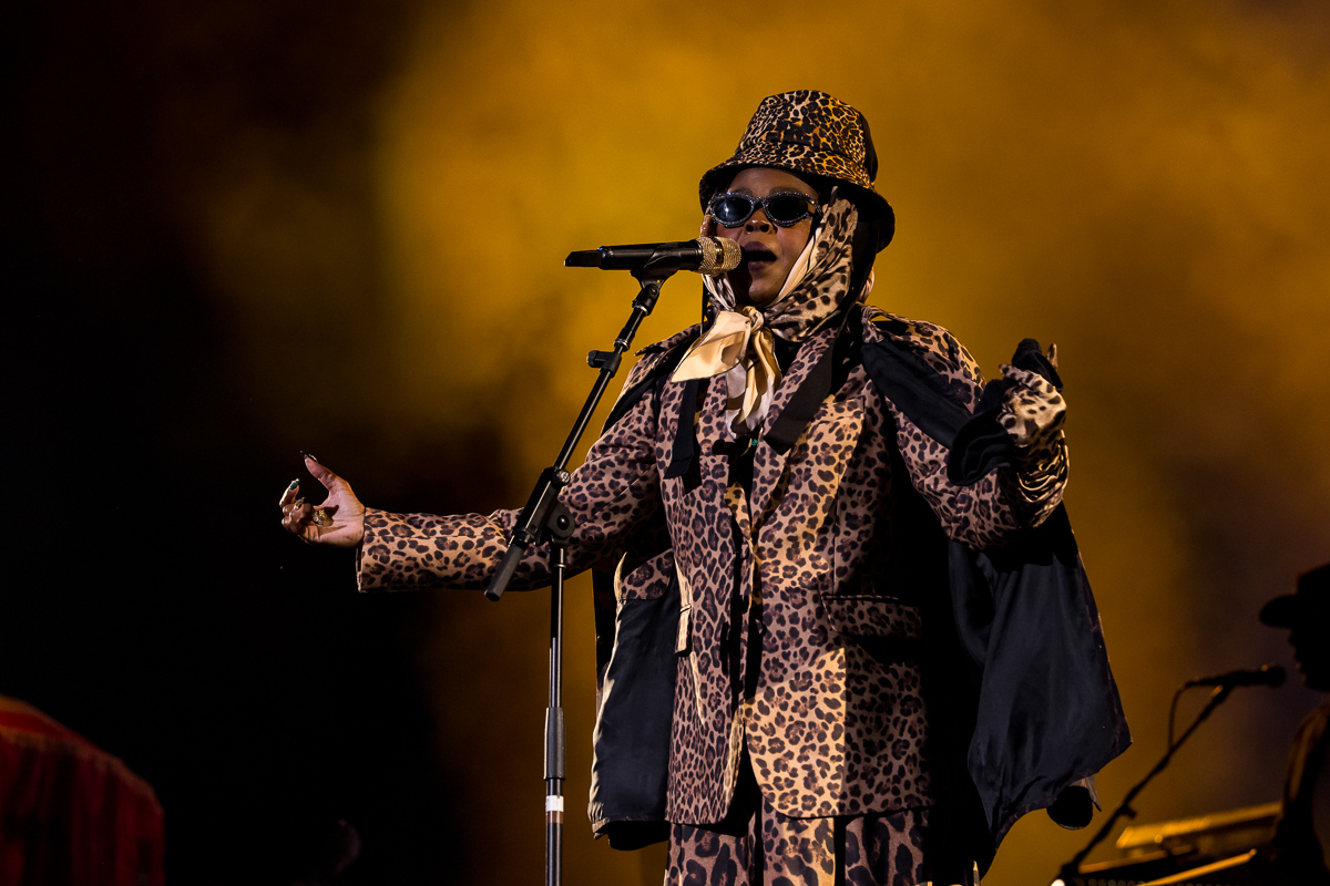 Warm 106.9 tweet media