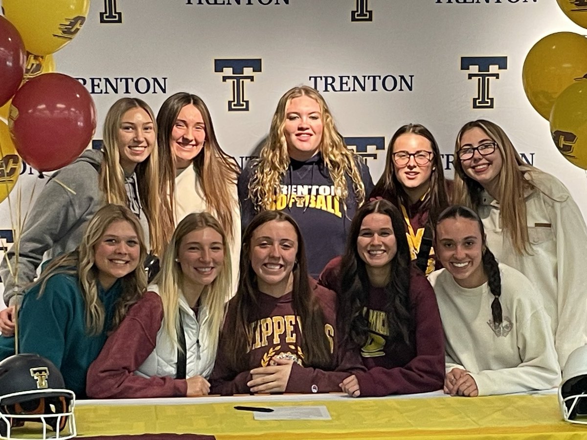 Congrats to @LondonW55 on her signing to Central Michigan today. It was so nice to see so many great athletes from the area to come support you.